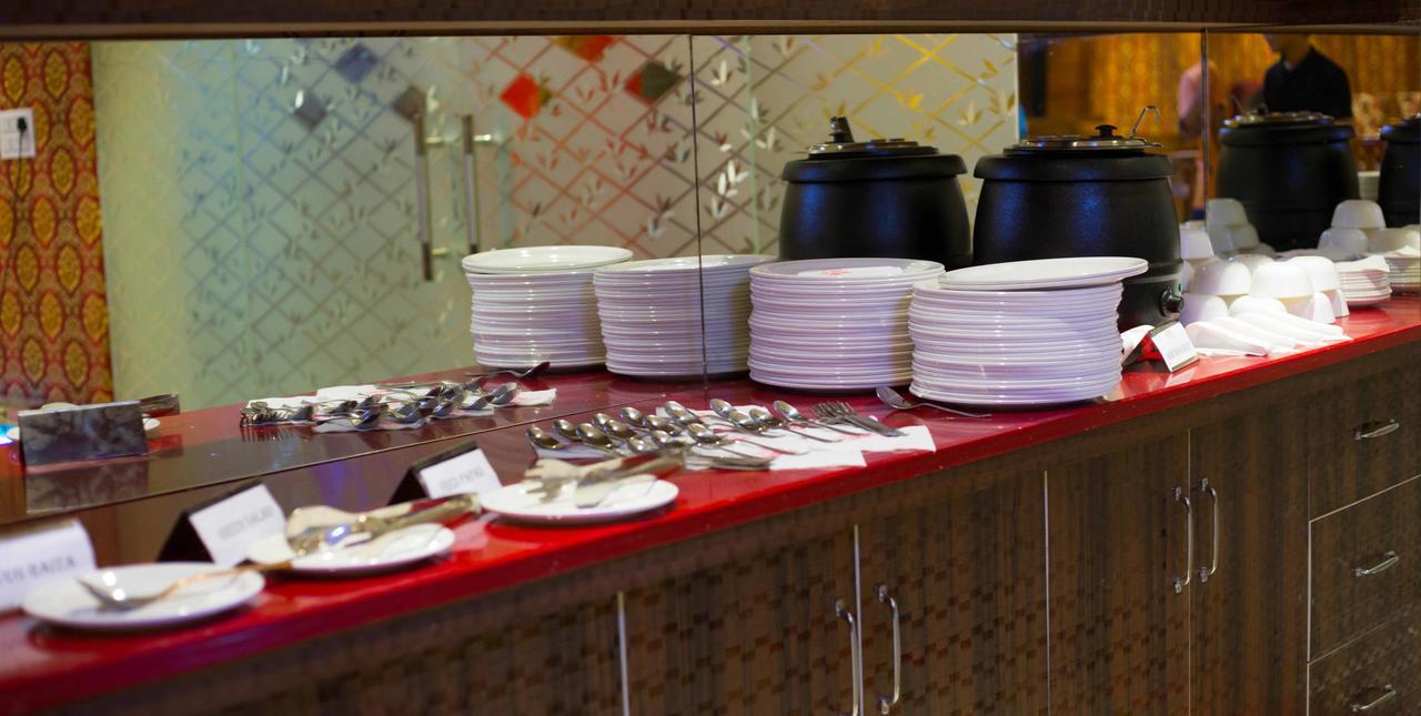 Hotel Kings Regency Drang Buitenkant foto