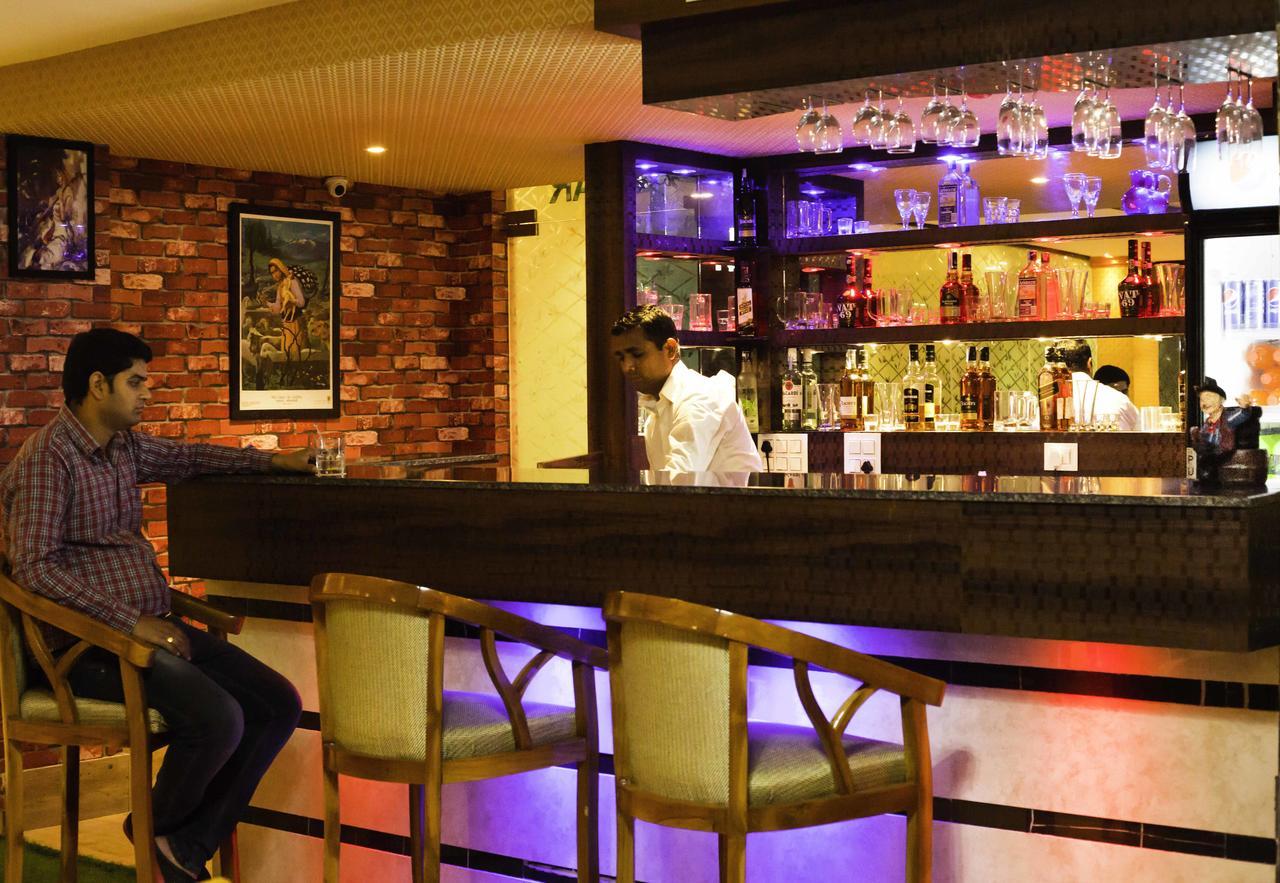 Hotel Kings Regency Drang Buitenkant foto