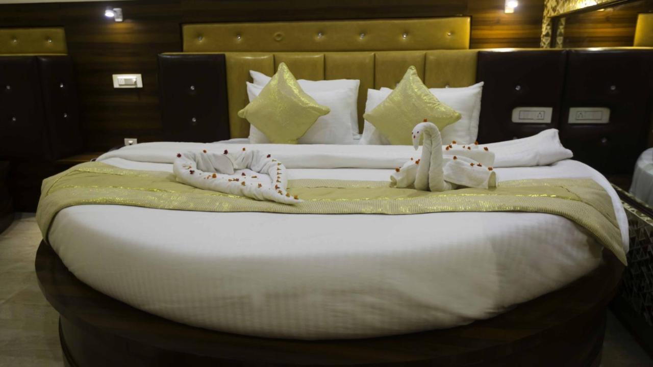 Hotel Kings Regency Drang Buitenkant foto