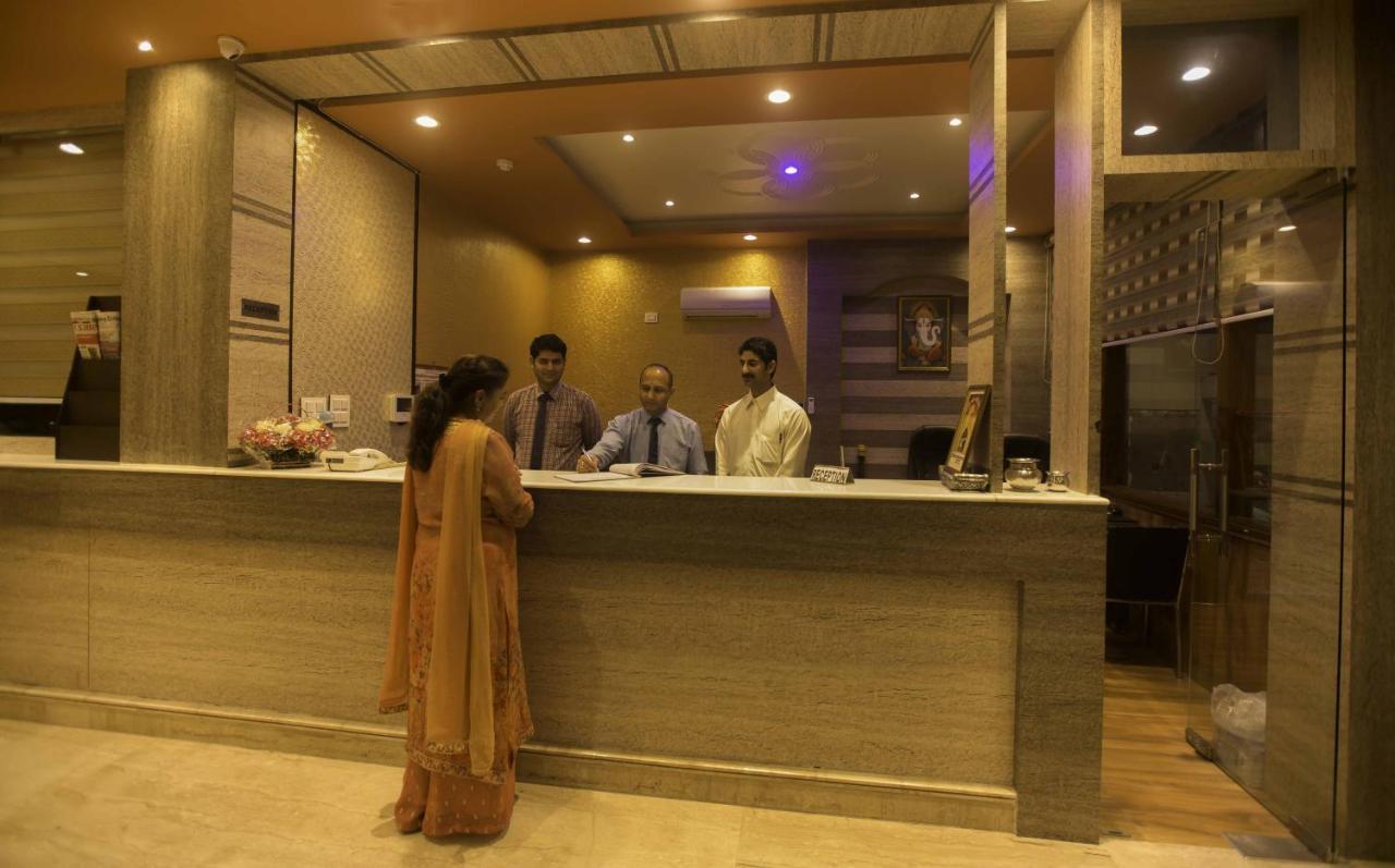 Hotel Kings Regency Drang Buitenkant foto