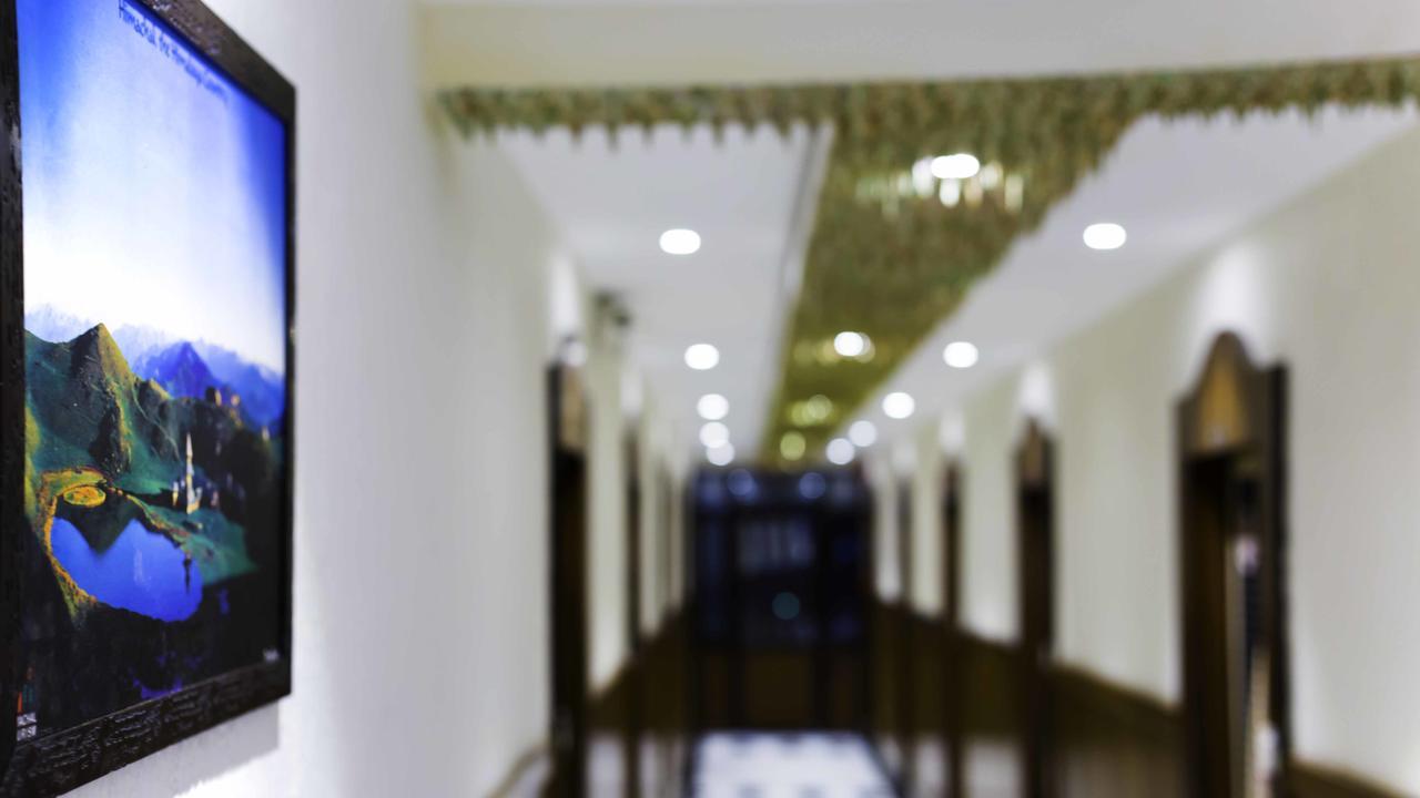 Hotel Kings Regency Drang Buitenkant foto