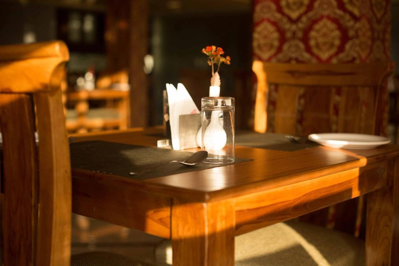 Hotel Kings Regency Drang Buitenkant foto