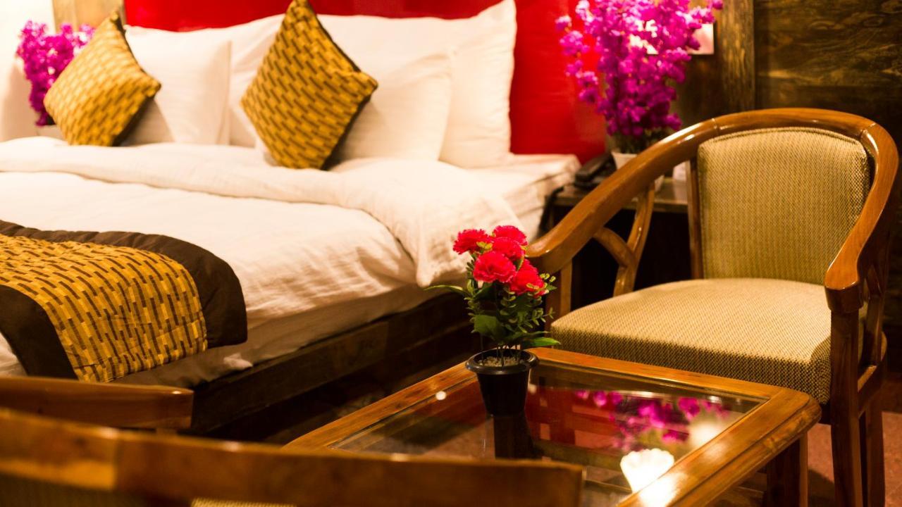 Hotel Kings Regency Drang Buitenkant foto