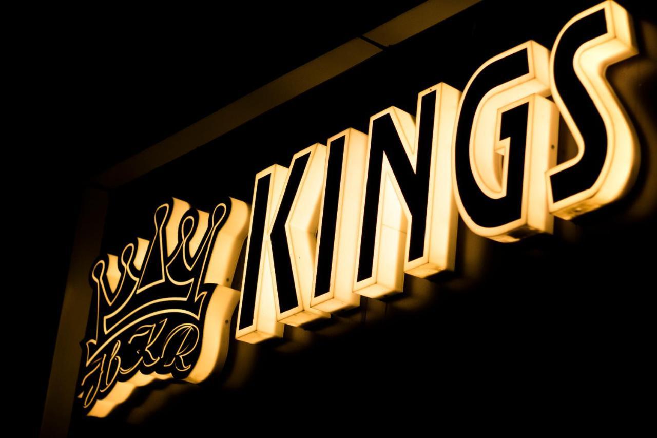 Hotel Kings Regency Drang Buitenkant foto