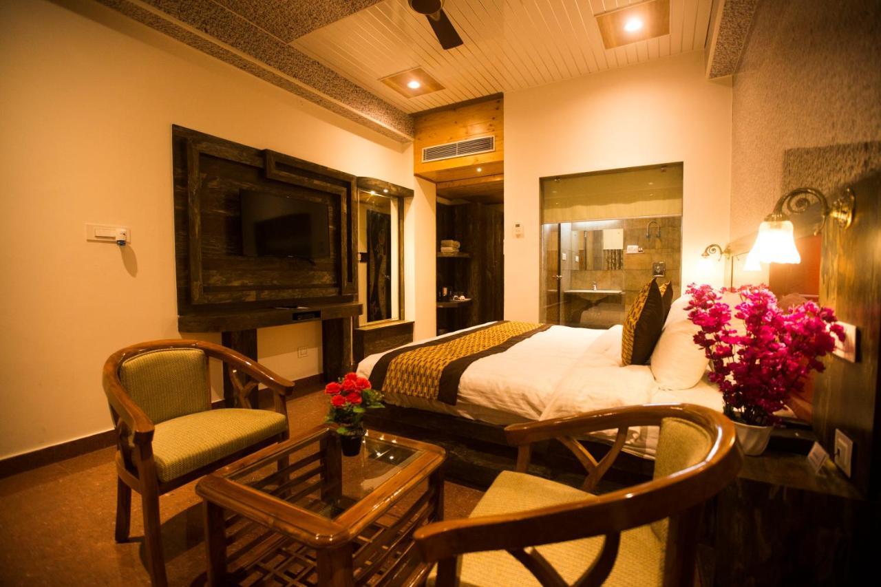 Hotel Kings Regency Drang Buitenkant foto